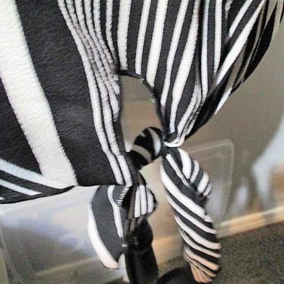 Beautiful Black& White Stripe Tank Top - Picture 2 of 5